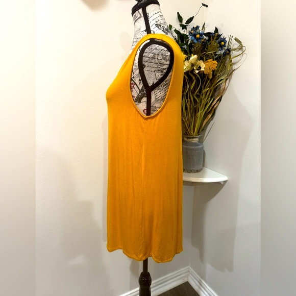 Agnes & Dora Gold Relaxed Tank Top size Small - Picture 4 of 7